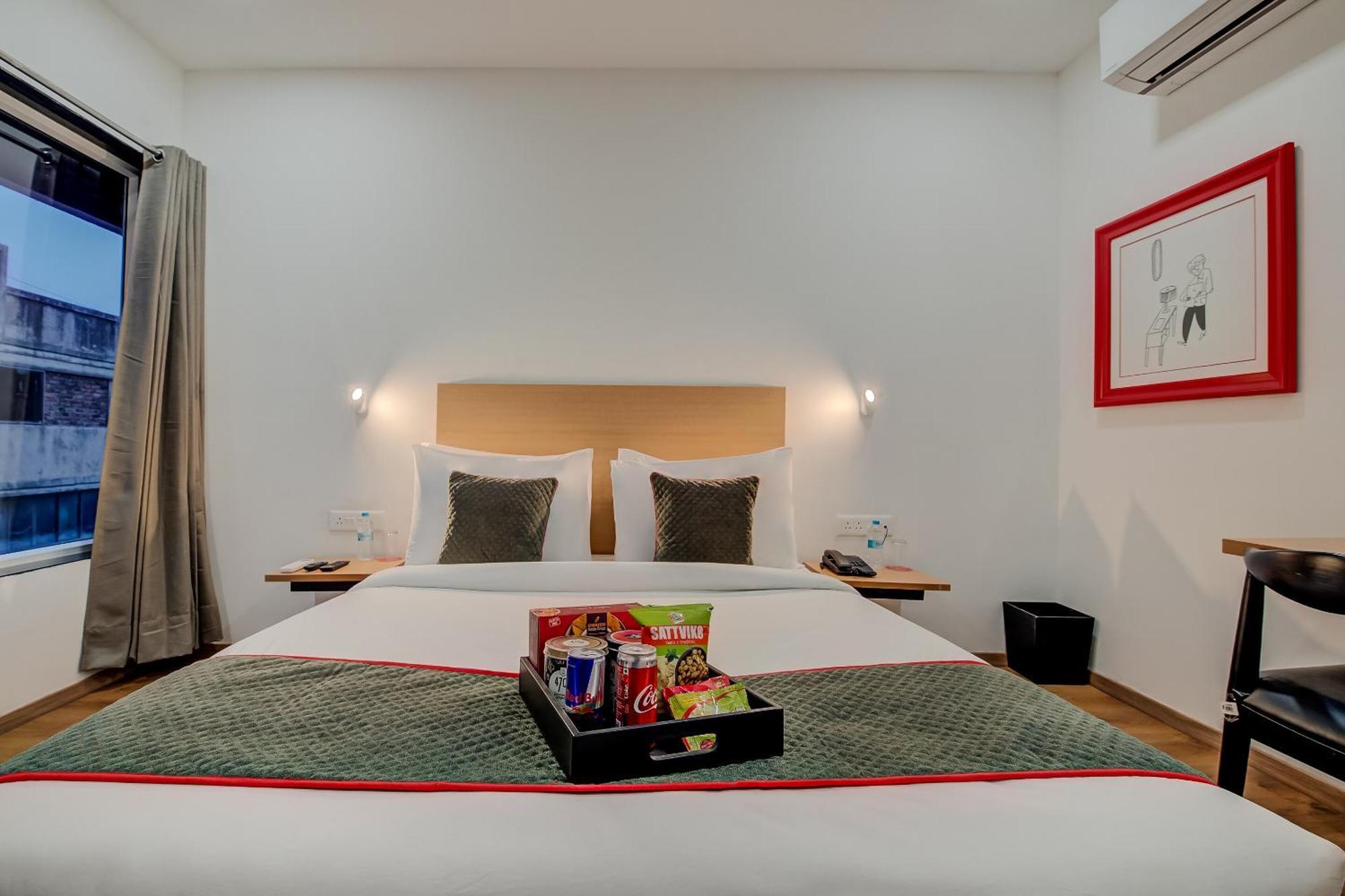 Super Townhouse Mg Road プネ エクステリア 写真