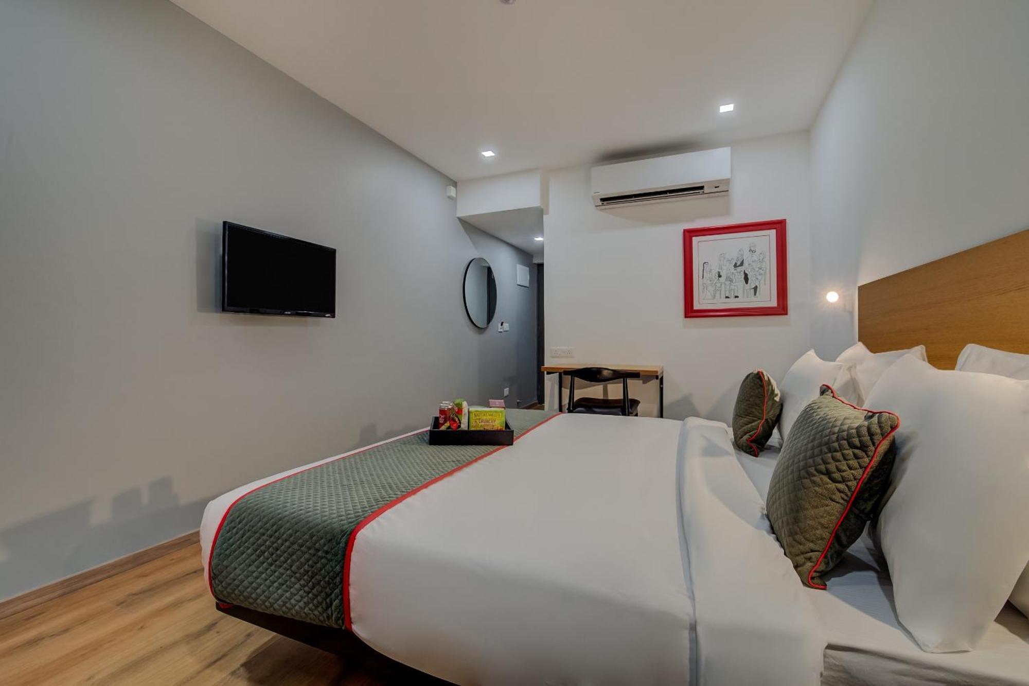 Super Townhouse Mg Road プネ エクステリア 写真