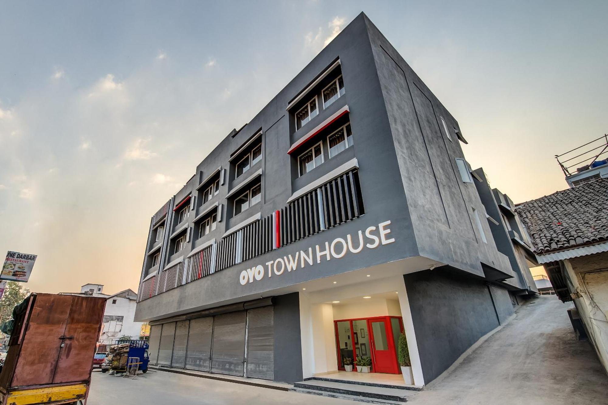 Super Townhouse Mg Road プネ エクステリア 写真