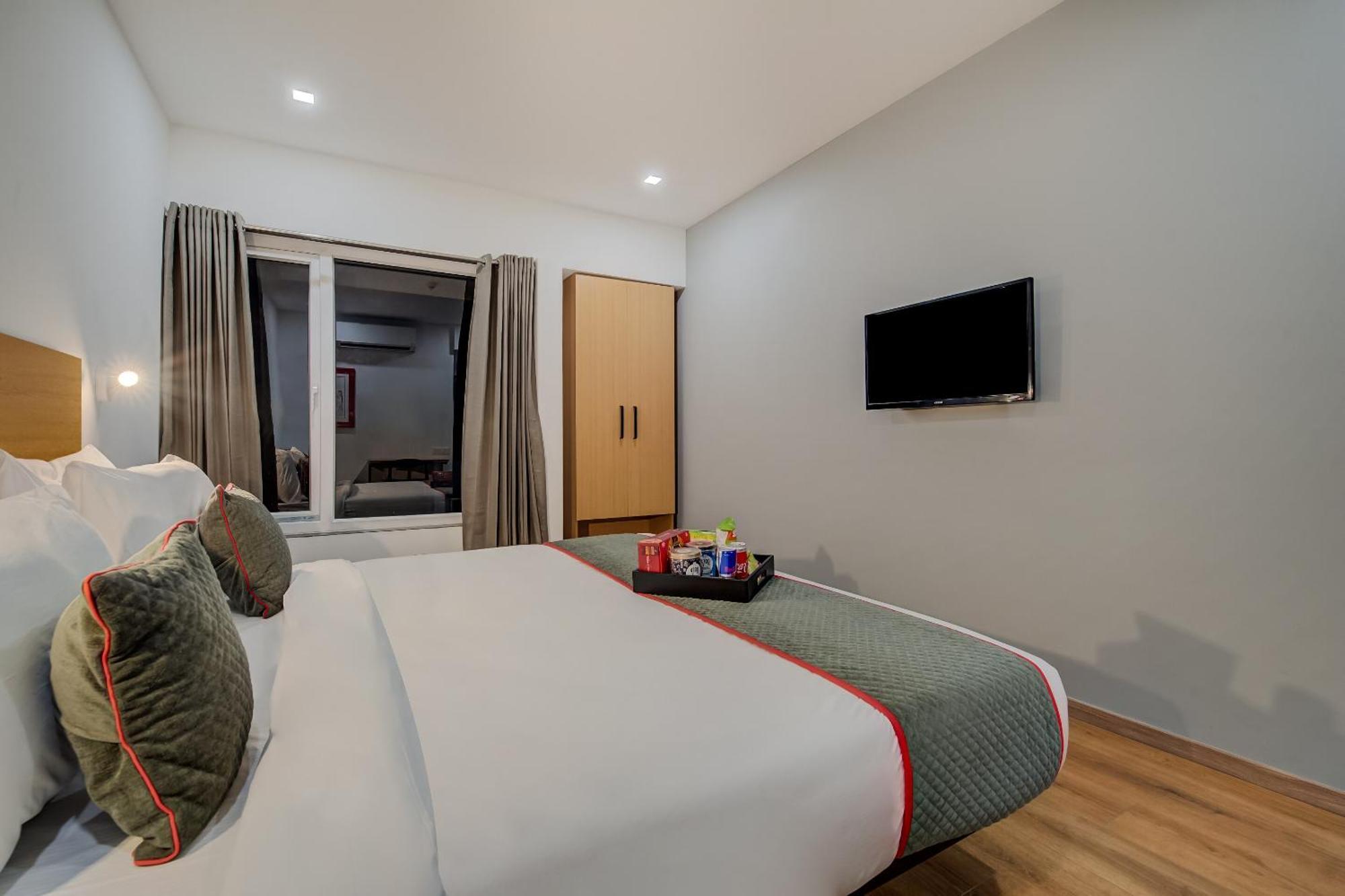 Super Townhouse Mg Road プネ エクステリア 写真