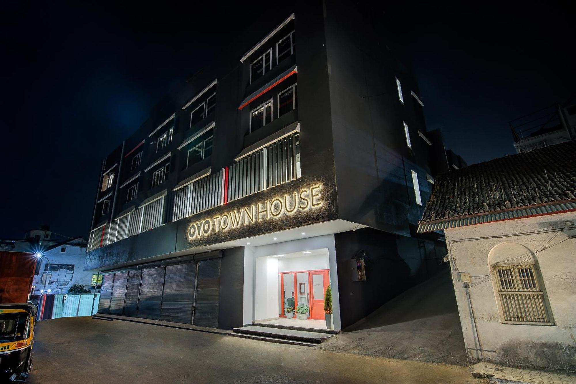 Super Townhouse Mg Road プネ エクステリア 写真