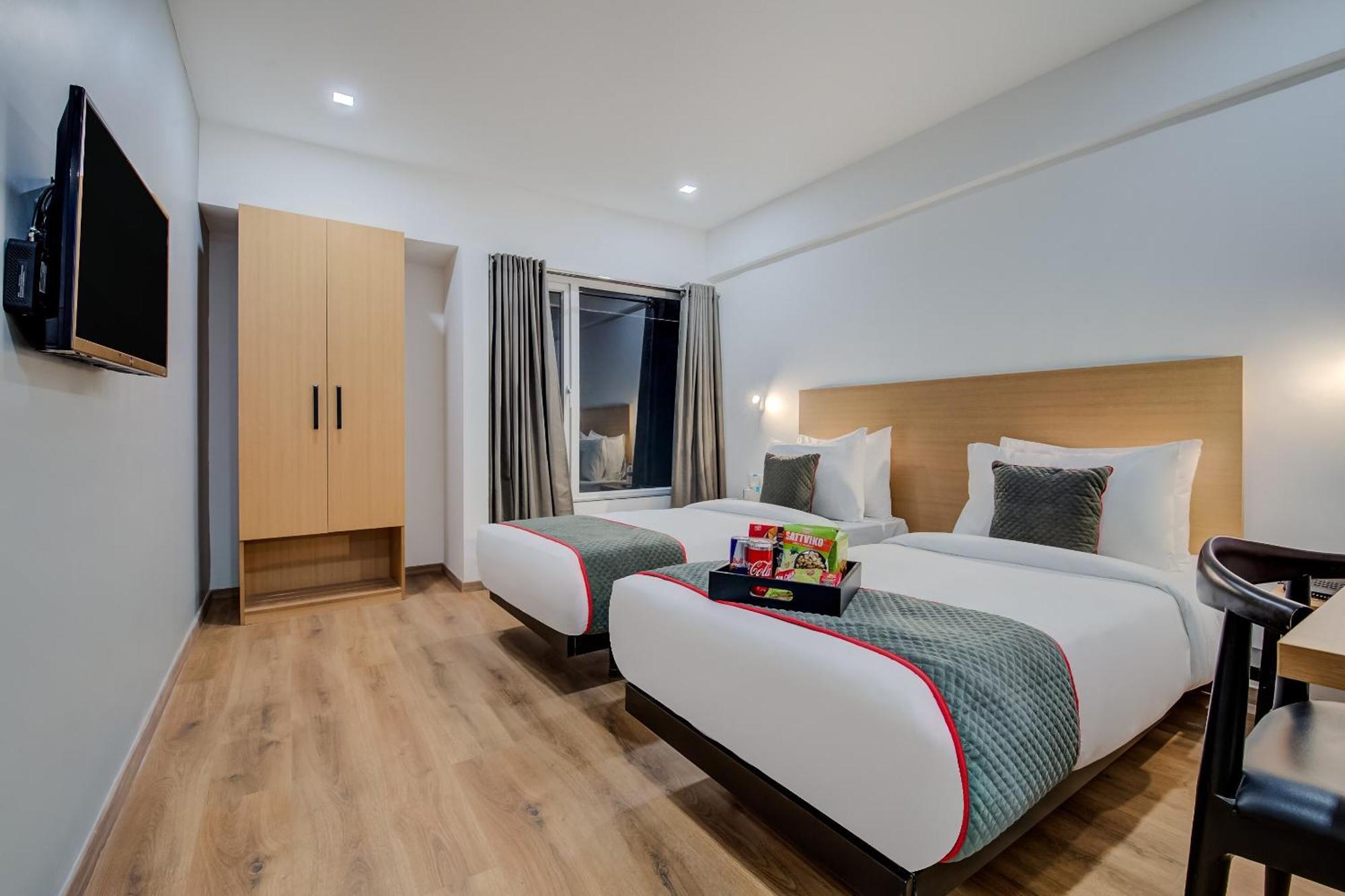 Super Townhouse Mg Road プネ エクステリア 写真