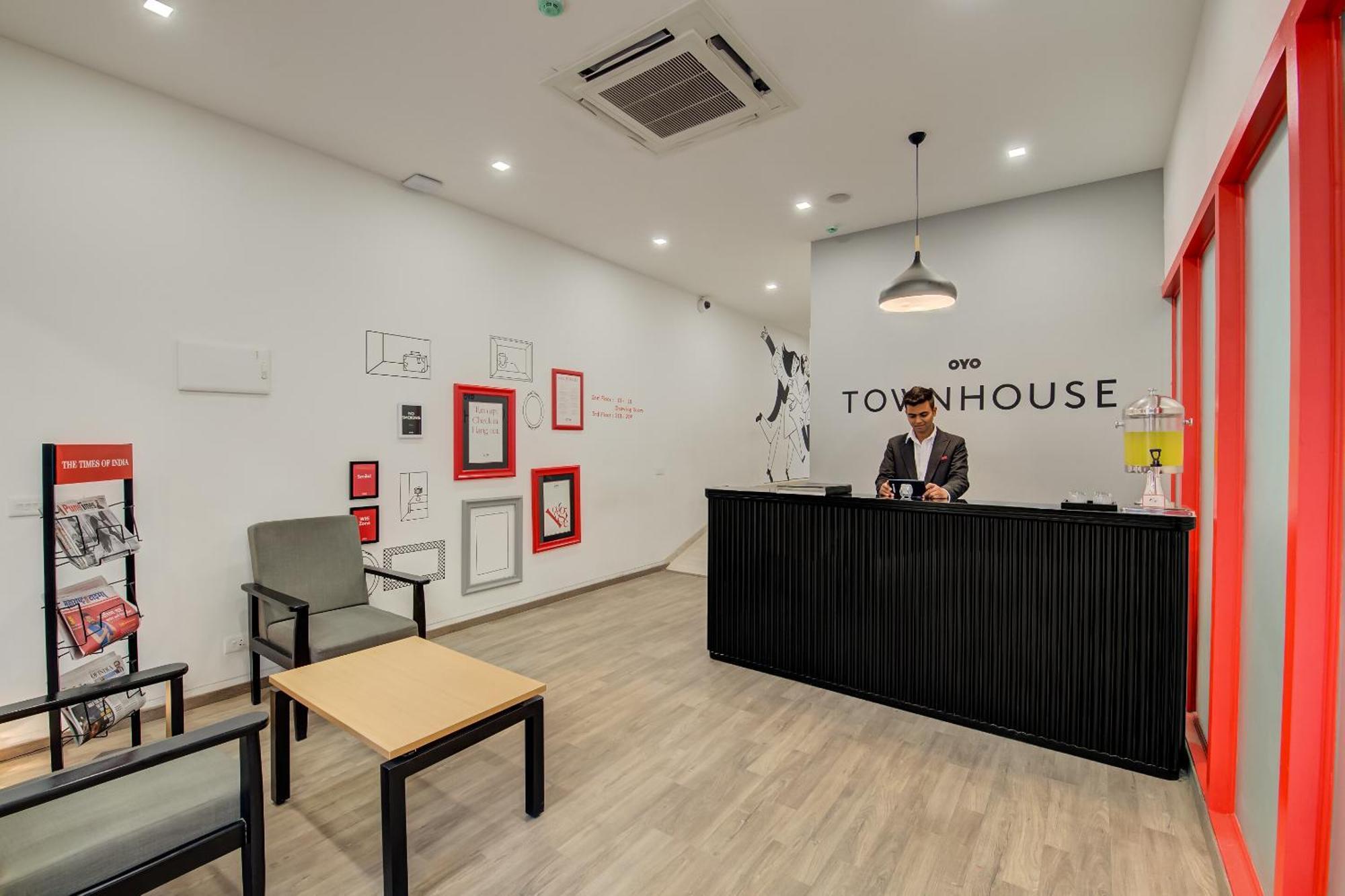 Super Townhouse Mg Road プネ エクステリア 写真