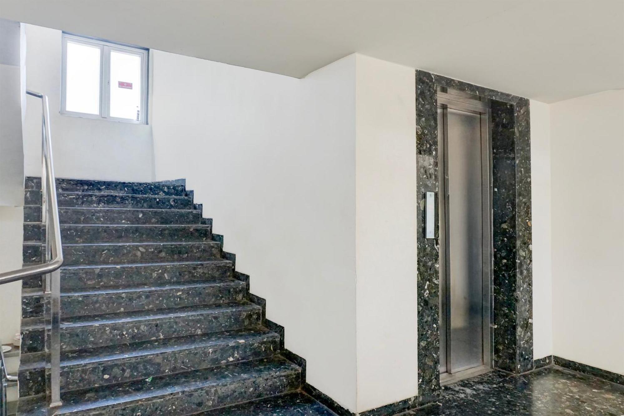 Super Townhouse Mg Road プネ エクステリア 写真