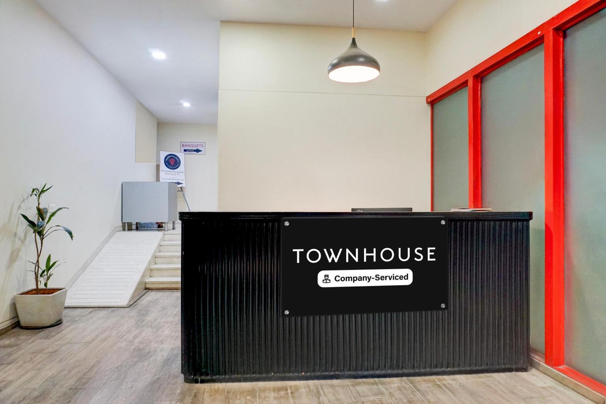 Super Townhouse Mg Road プネ エクステリア 写真