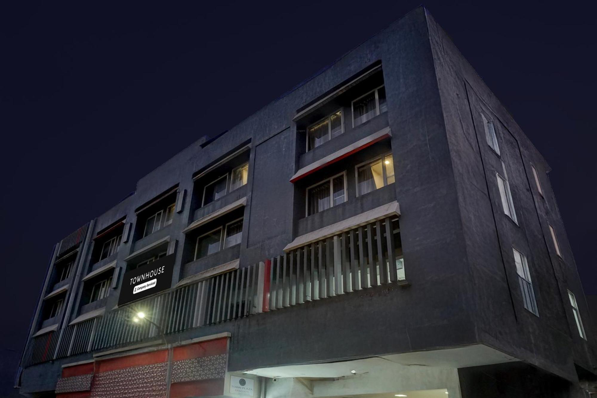 Super Townhouse Mg Road プネ エクステリア 写真