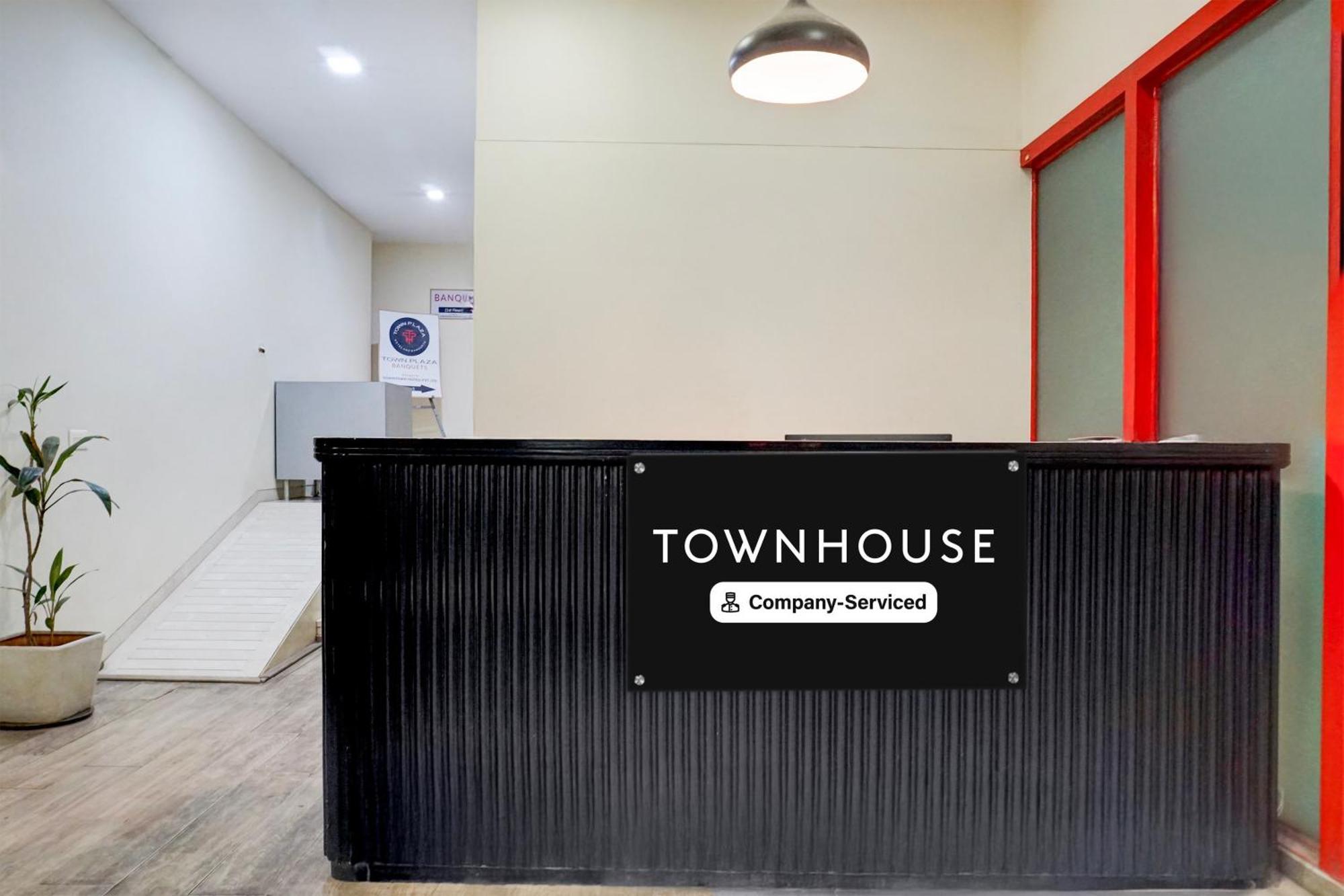 Super Townhouse Mg Road プネ エクステリア 写真