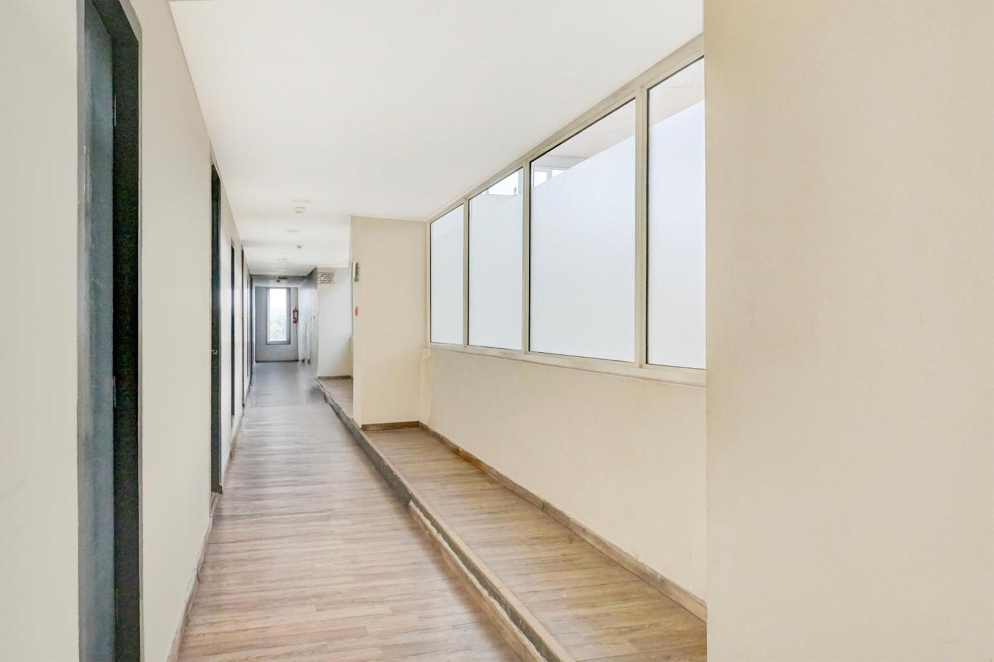 Super Townhouse Mg Road プネ エクステリア 写真
