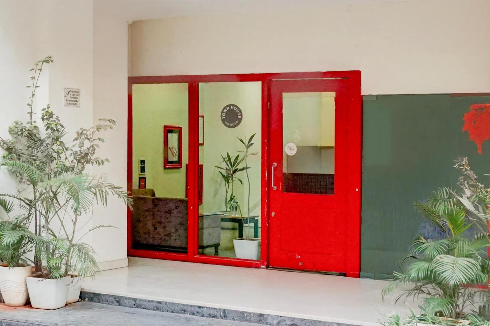 Super Townhouse Mg Road プネ エクステリア 写真