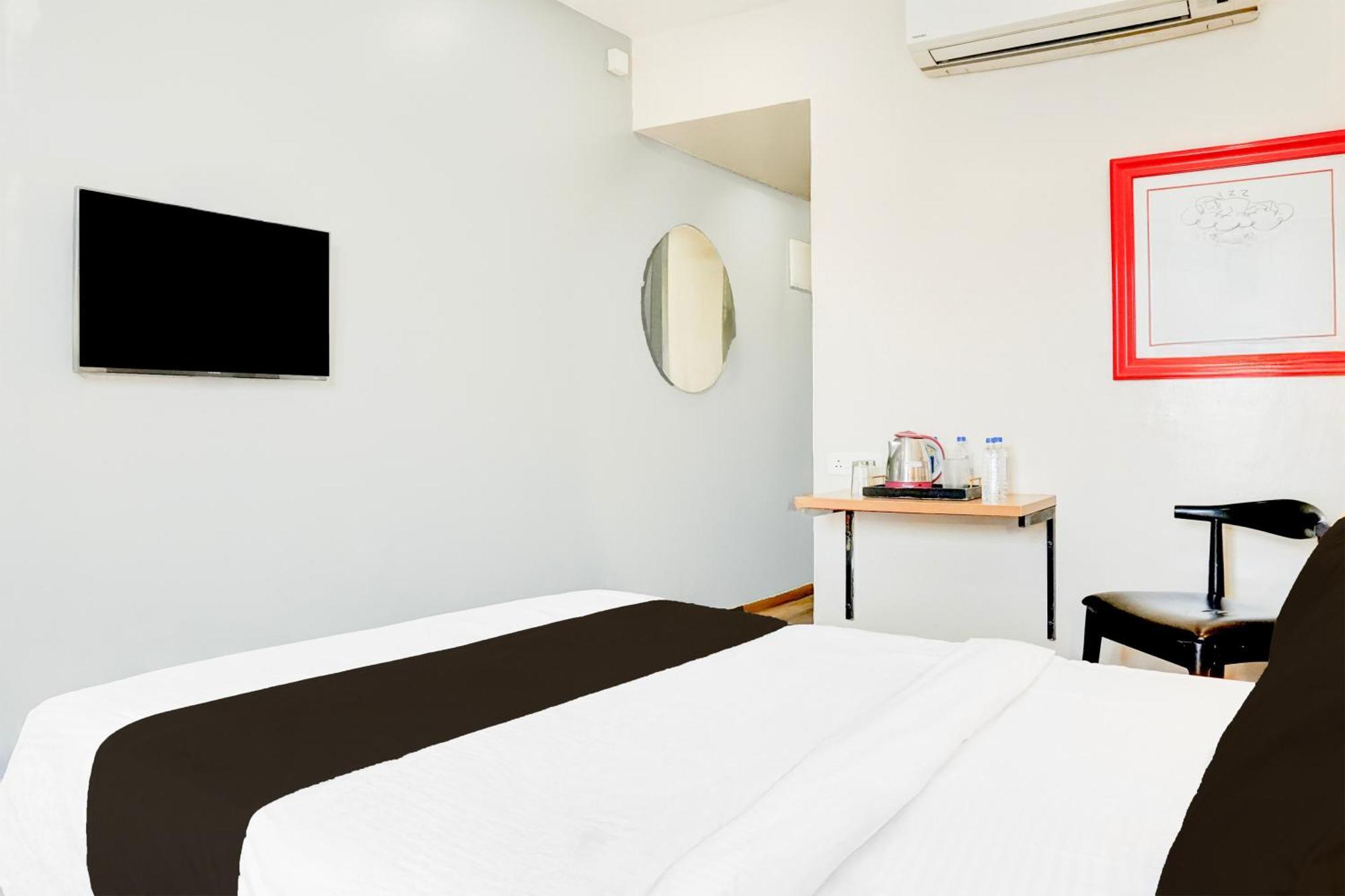 Super Townhouse Mg Road プネ エクステリア 写真