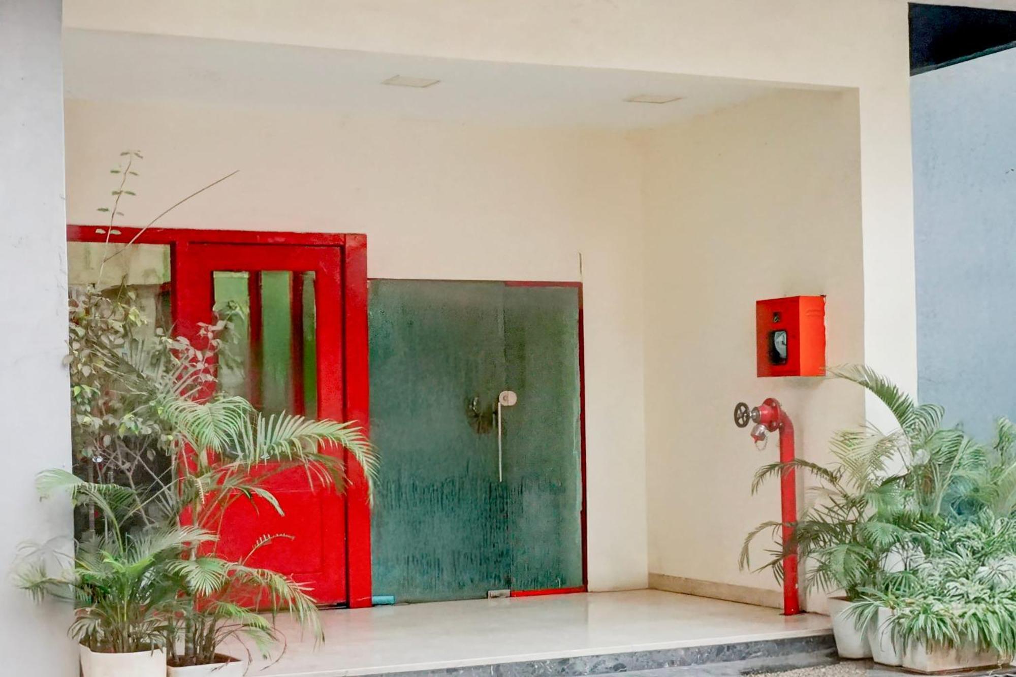 Super Townhouse Mg Road プネ エクステリア 写真