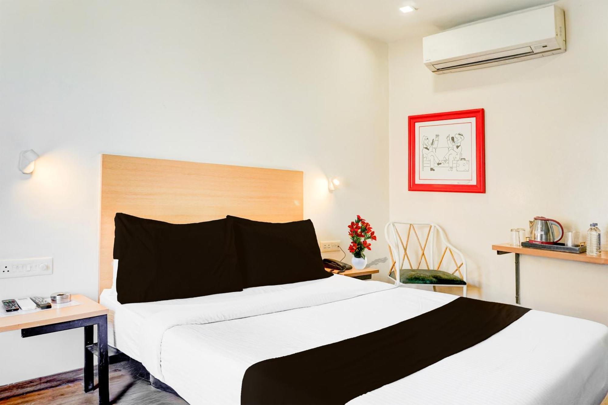 Super Townhouse Mg Road プネ エクステリア 写真
