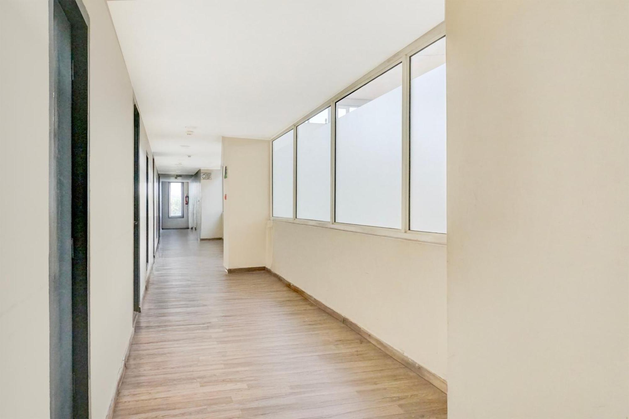 Super Townhouse Mg Road プネ エクステリア 写真