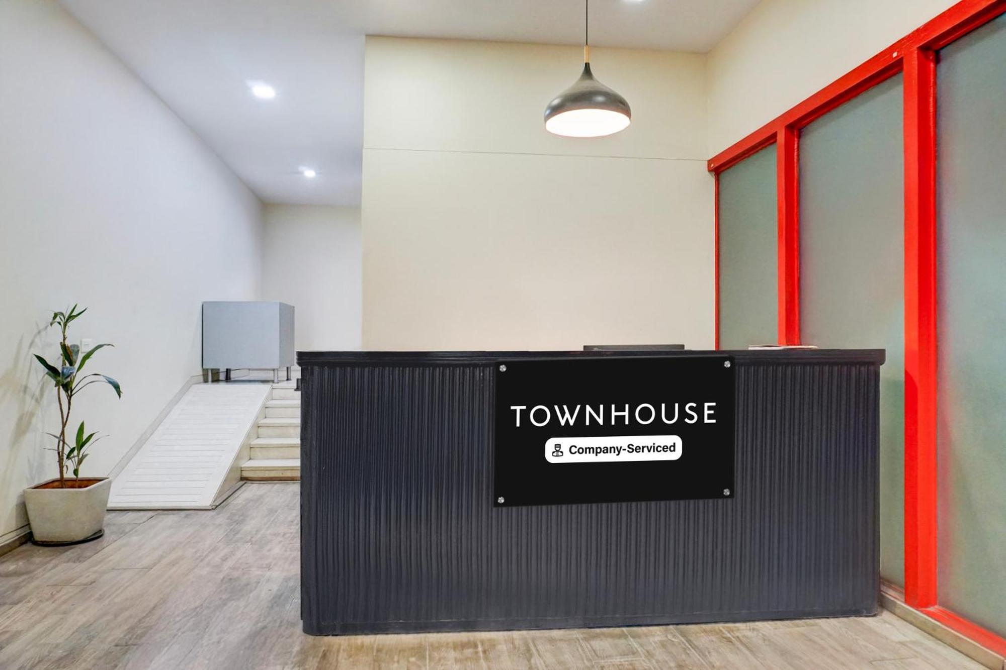 Super Townhouse Mg Road プネ エクステリア 写真