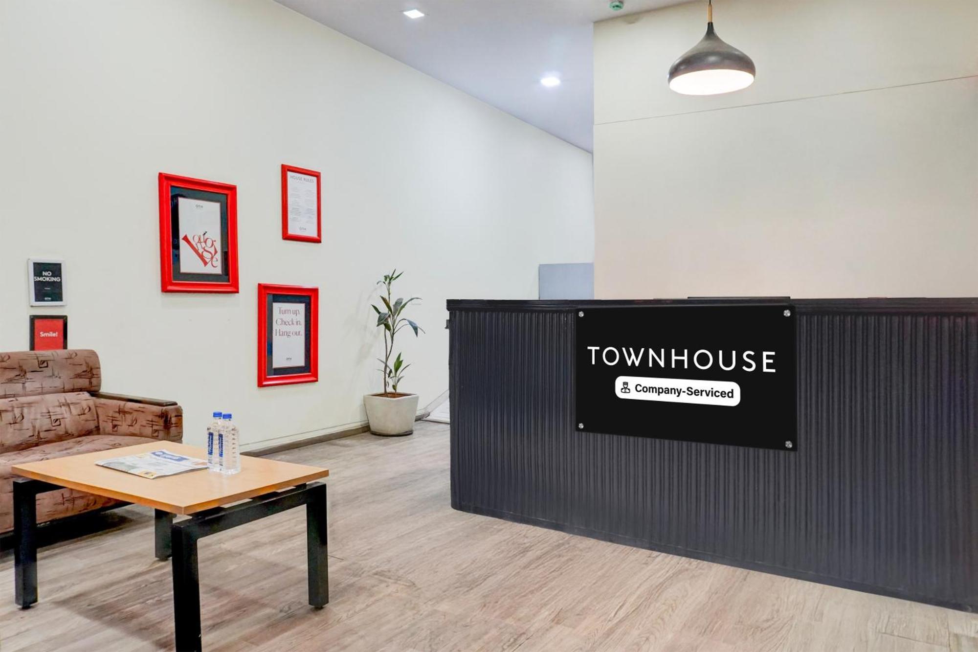 Super Townhouse Mg Road プネ エクステリア 写真